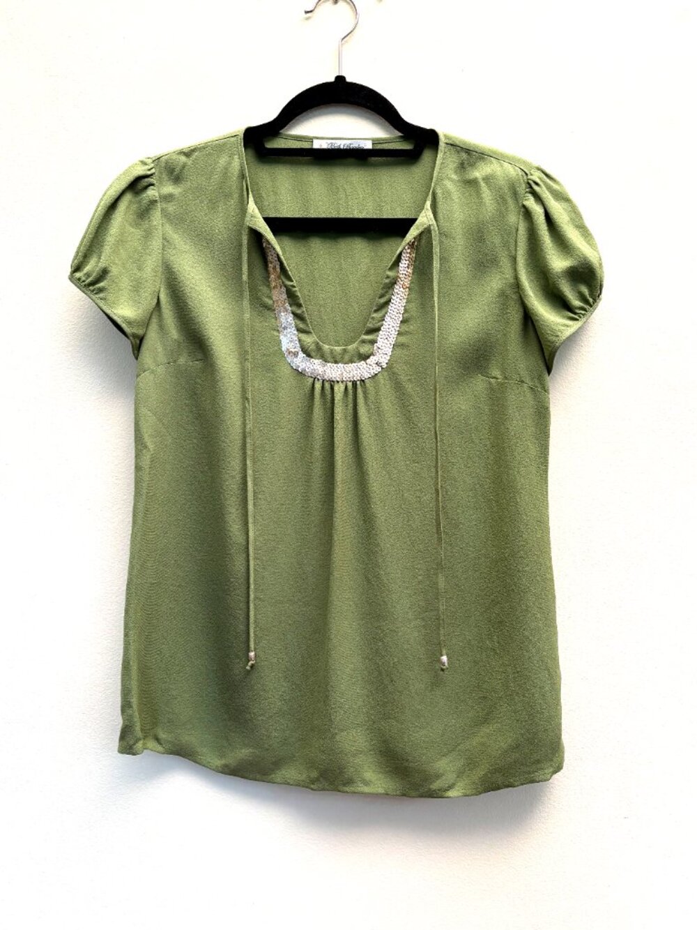 Beth Bowley green shirt with gold sequins women's size 4 EXCELLENT CONDITION